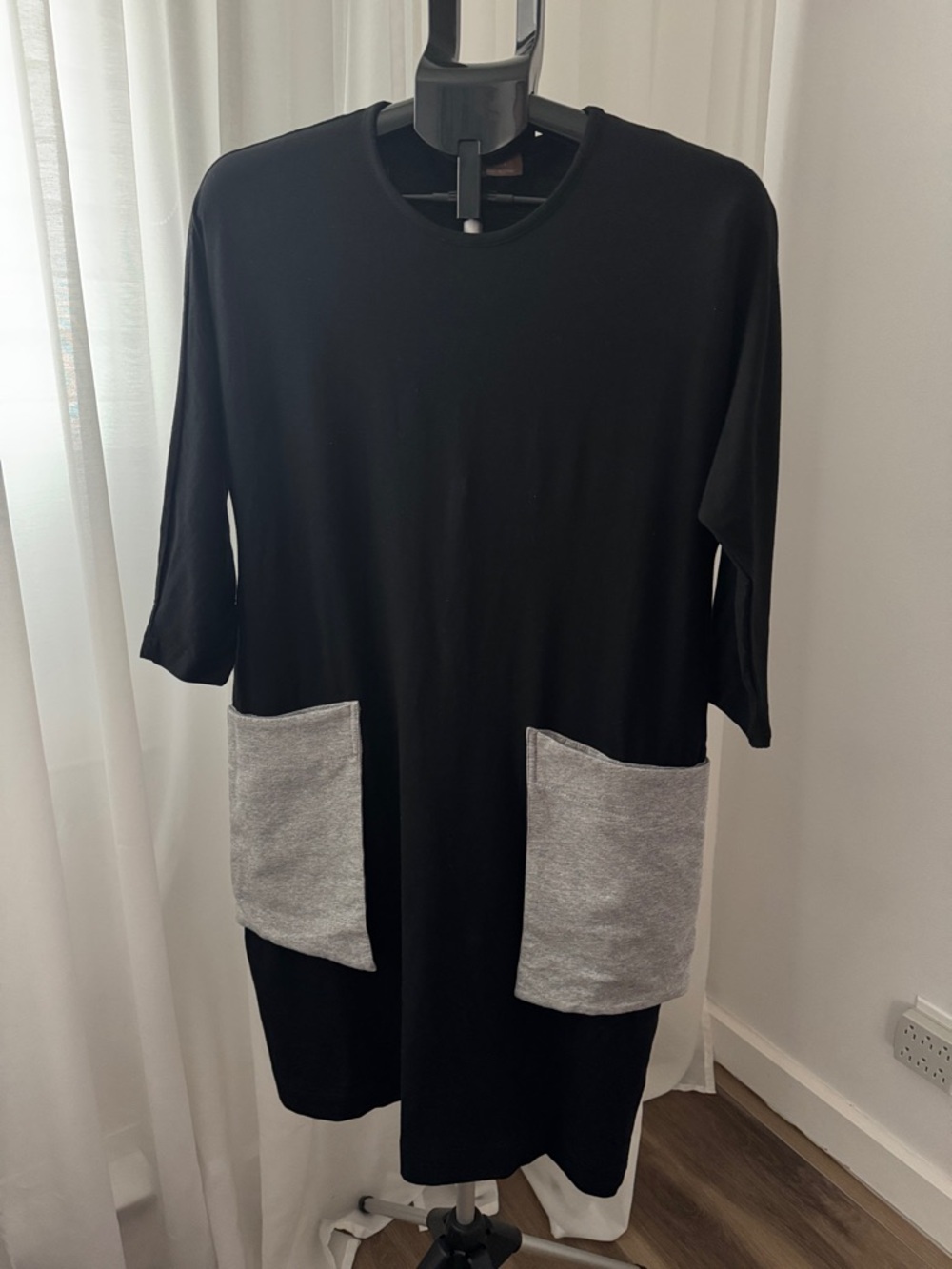 Birch Black Casual Dress with Gray Pockets 3/4 Sleeve Jersey Shift Size Large - Picture 2 of 6